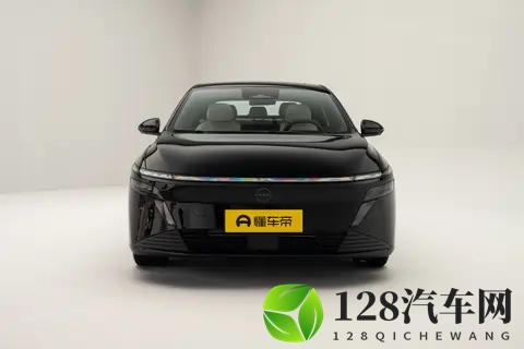 新车 简约设计_配手机支架扩展_四季度上市,东风日产N6内饰发布-1