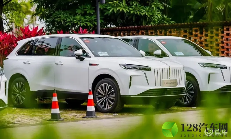 大五座,真豪华!居然不到18万,这台中大型SUV太值了!-1