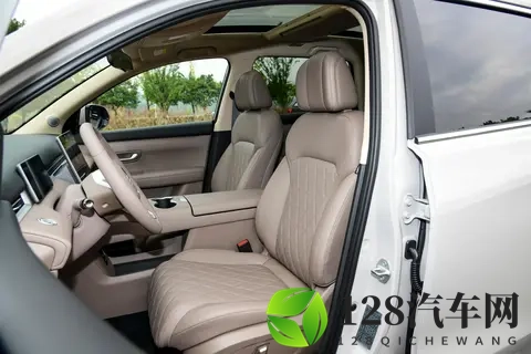 又一中型插混SUV加入价格战,续航230公里+四驱+大饼轮毂-1