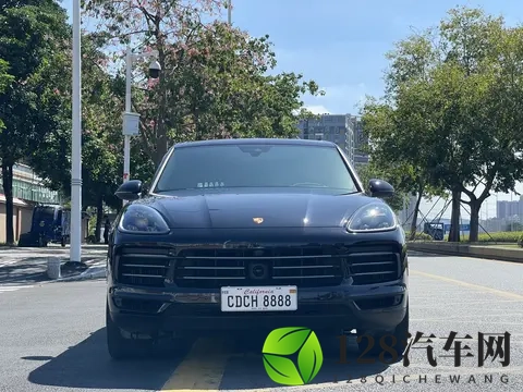 63万多拿下22年保时捷Cayenne，体验速度与豪华-1