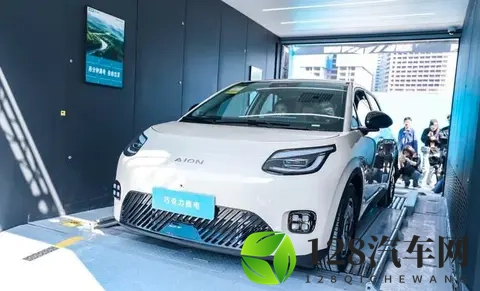 刘强东突然杀入!499万“国民神车”开卖,雷军、比亚迪有压力-2