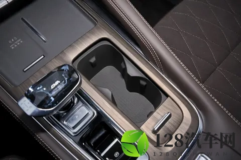 15万级SUV，星越L全新东方曜，智能燃油车新标杆！-1