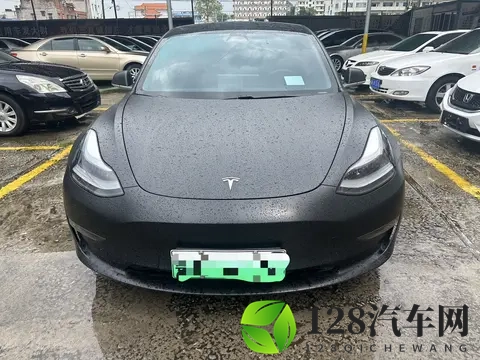 12万多开走特斯拉，通勤代步新选择——二手Model3-3