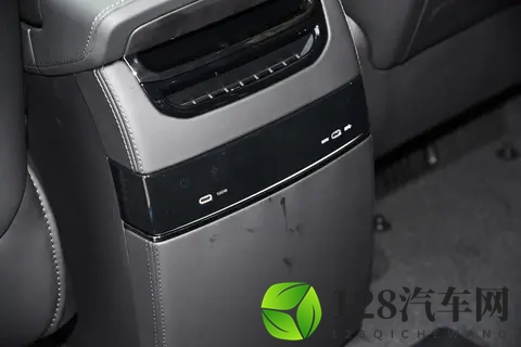 11月入手极氪009立省5万！这款纯电MPV如何从商务车变身家用新宠-2