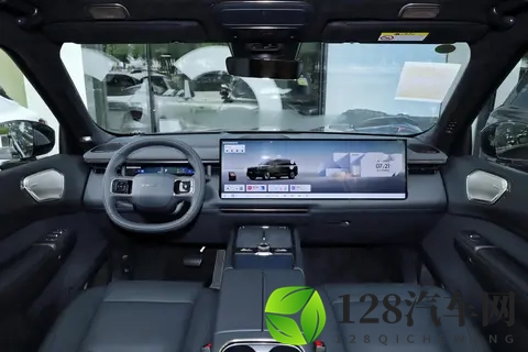 带全家自驾游，大六座SUV怎么选？深蓝S09对比领克900-2