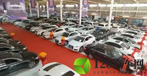 新车降价潮下,二手车市场崩了?车商哭了,买家却捡着漏了-1