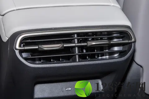 1399万元起，深蓝L06，一车满足多场景需求，适合年轻人-3