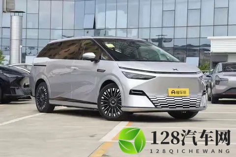 科幻感拉满！2025款小鹏X9纯电版实车曝光，740km续航+无图NOA-2