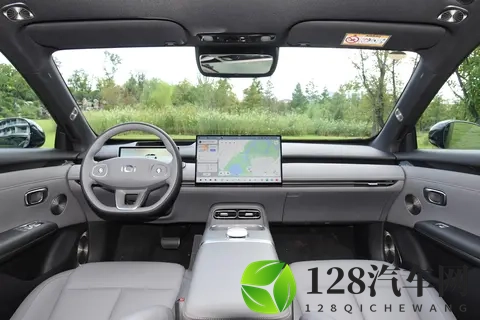 家用选车先看这款，内外兼修，配置拉满，1599 万就能拿下-1