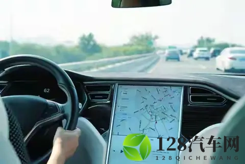 一位12年老司机的忠言：跑高速，牢记这4条铁律，关乎你的安全-2