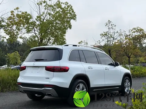 13万多拿下奔驰GLB，2022年白色款，家用代步香不香？-1