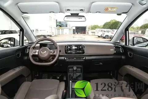 家用MPV新标杆!轴距2910mm,侧滑门+七座布局,五菱星光730-2