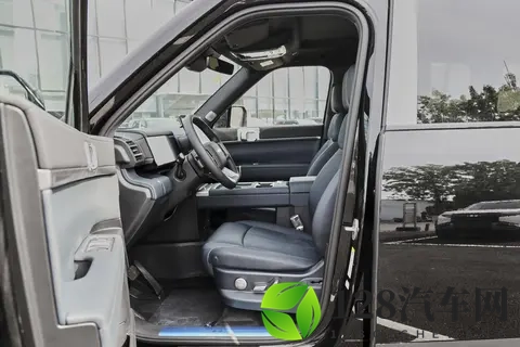 2025 款方程豹钛 7 200KM 两驱 Max 版深度试驾:用细节重塑家庭出行-1