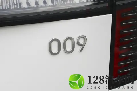 极氪009：明星家庭热衷，11月有这些优惠，值得买吗？-2