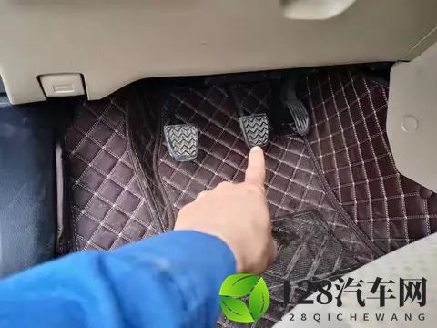 我开了3年车,才知道刹车前先踩死离合后刹车是大忌,都是经验!-1