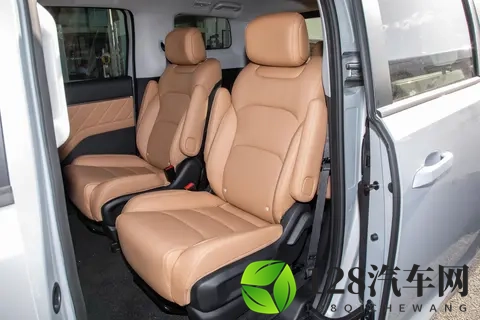 家用MPV的务实之选：深度体验五菱星光730 2025款舒适型-3