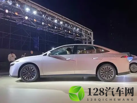 预售价1069万元起!日产全新车型N6开启预售-1