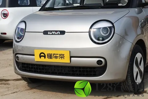 五菱宏光MINI EV 对比长安糯玉米 该怎么选?-1