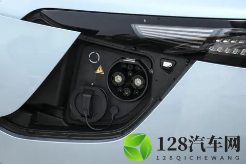 15 万级中大型车新选择 2025 款星纪元 ES 增程版 Plus 实用体验-2