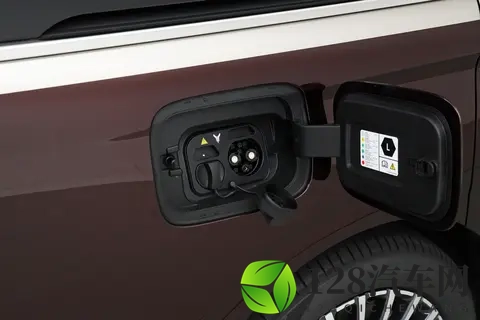 带娃出行还得看它！试驾26款岚图梦想家乾崑Ultra-2