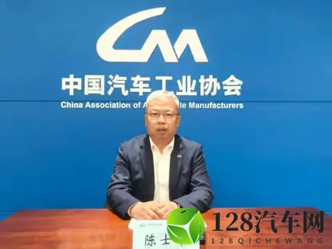 燃油车“失宠”VS新能源“狂飙”：中国汽车出口新变局-1