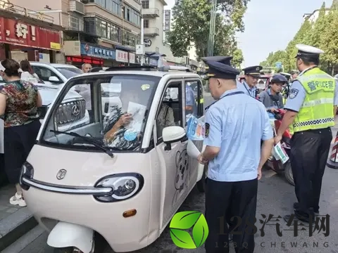 交警提醒:12月起,60岁以上老人骑这五种电动车,上路不查不扣!-1