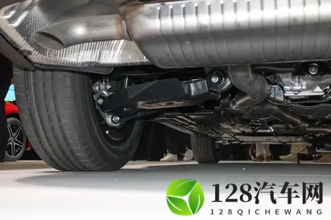 全新奔驰GLC级来了！配8295芯片+双屏，高速NOA不用再全系选装-1