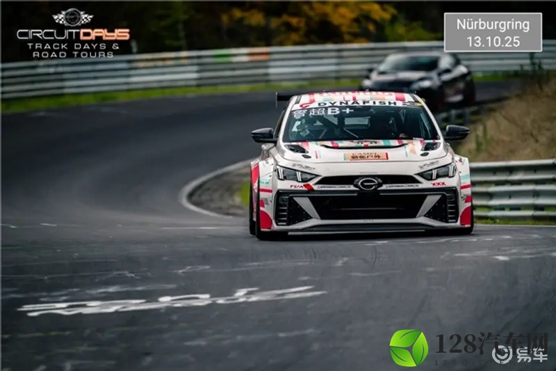 十万级家轿也敢二刷纽北?影豹的原厂品质还是太权威了!-1