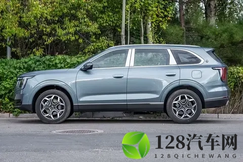 15万级全能SUV选谁？这台车空间大、动力强，还带终身质保-1