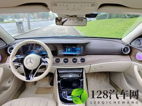 18万多拿下行政级座驾？2017款奔驰E300L享受豪华体验-2
