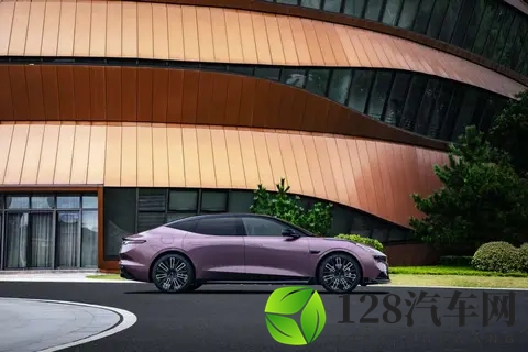 杰兰路榜单发布，领克10 EM-P以全面实力成为混动轿车优选-1