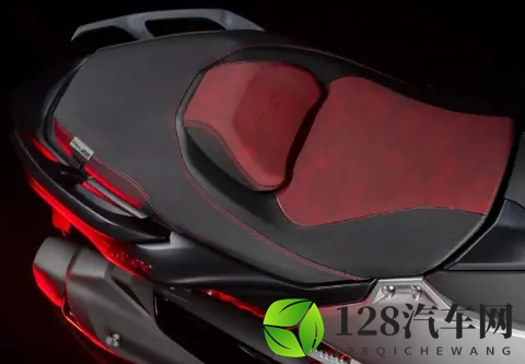 雅马哈发布26款TMAX560特别版-1