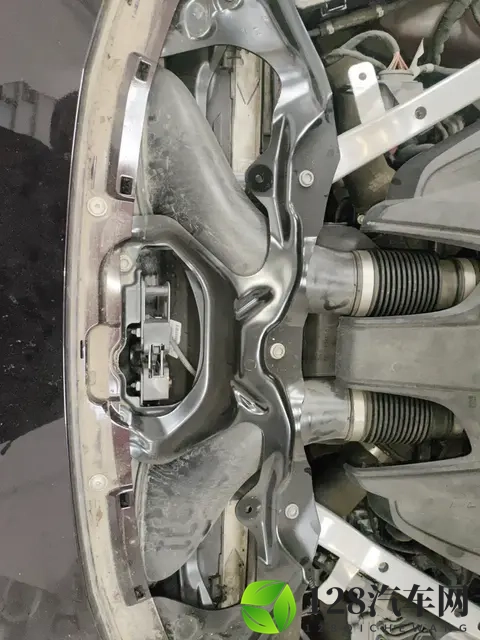 60多万拿下行政级座驾，二手保时捷Panamera29T值不值？-3