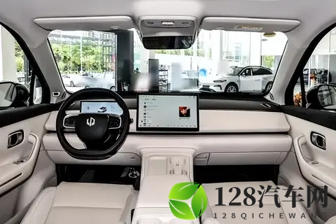 已有燃油车,还想加购家用六座?这台可能是最稳的选择-2