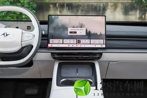 15万级轿跑新标杆，全系标配激光雷达，实拍东风奕派eπ007+-1