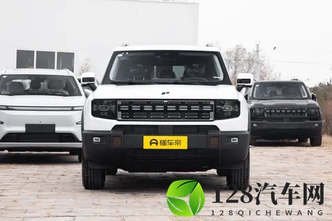 15万混动SUV选它不后悔？四驱+索尼音响，油耗低空间大-2