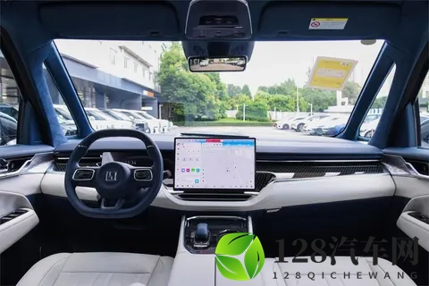 别只当它是商务车!极氪009超5成是家用,1-9月交付3万台-2