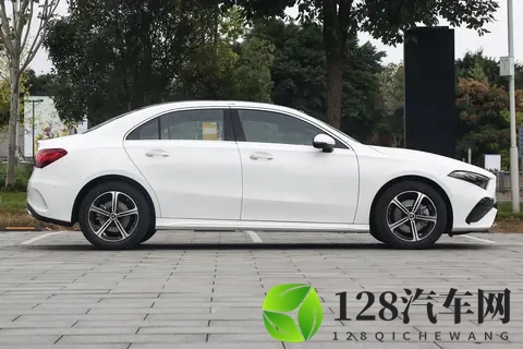 2025款奔驰A级：车型配置对比与选买建议-2