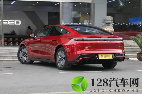 家用纯电车推荐！这款中大型SUV空间大、配置高，性价比不错-1