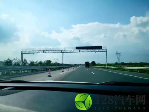 为何300公里的高速，导航却预计要开5个小时？告诉你真相！-2