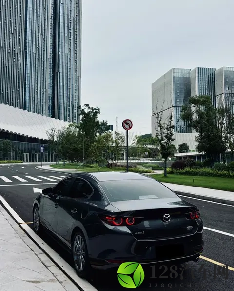 开昂克赛拉，嘴硬了3年，高速服务区被上了一课-3