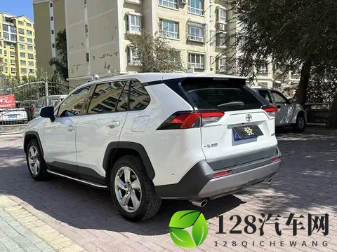 10万多拿下丰田RAV4荣放,家用代步靠谱之选?-1