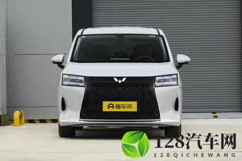 家用 MPV 选它不踩雷？五菱星光 730 空间油耗都让人惊喜-2