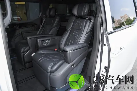 宜商宜家的豪华MPV：2024 款极氪 009 ，全家出行与商务接待的优选-2