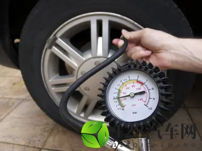 冬季胎压调到这个数最安全！很多老司机都搞错了！-2