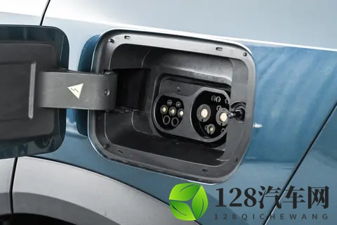 新手司机探店新车！埃安i60增程版，这款车有哪些亮眼看点？-3