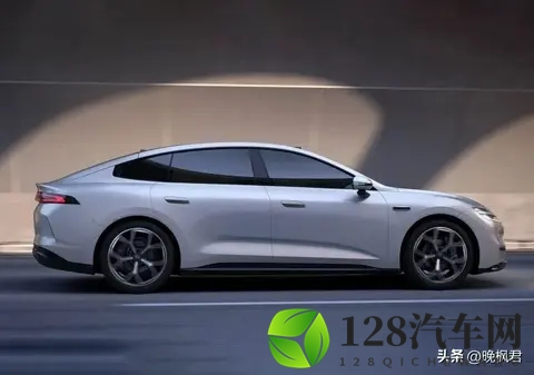 国产新能源车型长安启源A06:十万级车，百万质感，续航超两千公里-2