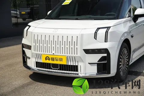 极氪 009 太懂人心!白天接客户撑场面,晚上秒变带娃移动城堡-3