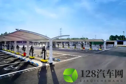 济南明确新能源汽车收费规范：充电服务费与电费外不得加收停车费-1