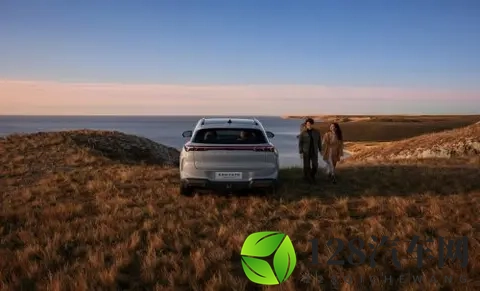 被忽略的细节！全新极狐阿尔法t5空间大比拼-1